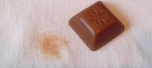 Jak vyčistit skvrny od čokolády?