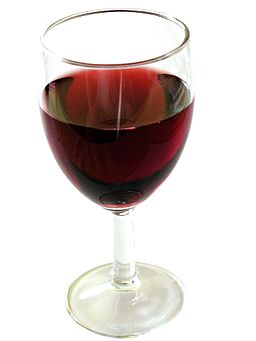 Jak vyčistit skvrny od červeného vína?