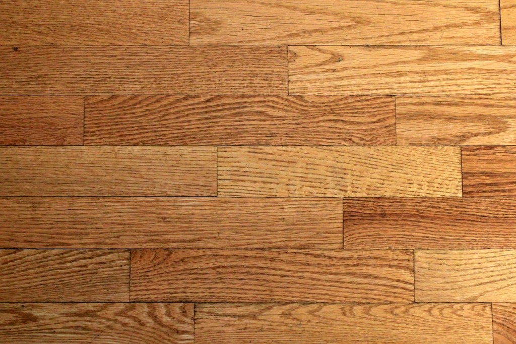 Jak odstranit olej z dřevěné podlahy?