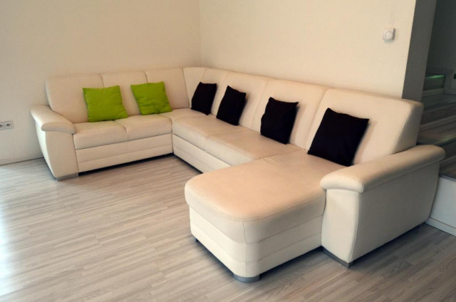 Sedačka Nukk s potahem cayenne 1115 ultra white - celkový pohled