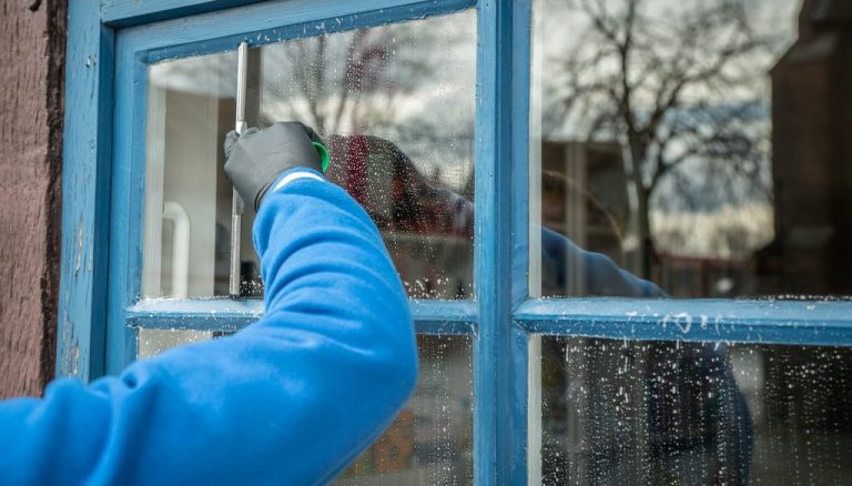 Jak umýt okna pomocí domácích prostředků?