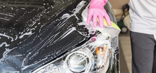 Mytí karosérie auta šamponem