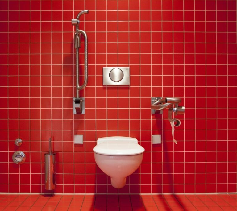 Jak odstranit rez z WC mísy a zanesené žluté skvrny uvnitř toalety?