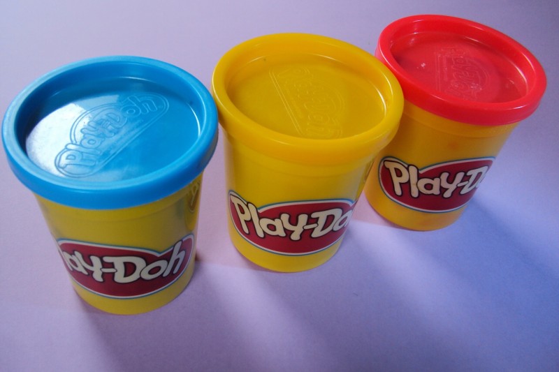 Jak vyčistit modelínu Play-Doh z koberce?