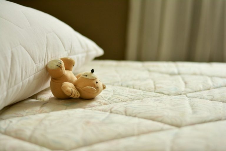 Jak vyčistit matraci a jak ji zbavit roztočů a alergenů?