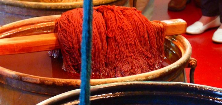 Jak odstranit barvivo na textil z gumových povrchů a PVC?