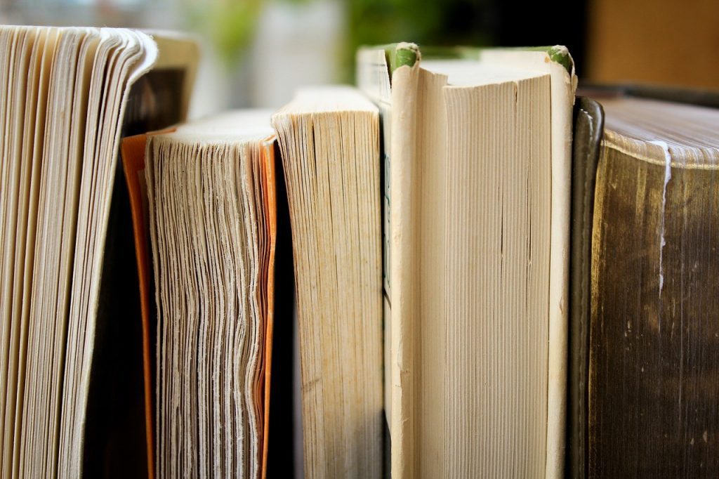 Jak vyčistit a vybělit zašlé okraje stránek knih?