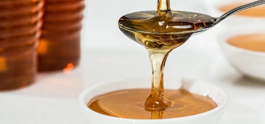 Jak vyčistit skvrnu od medu?