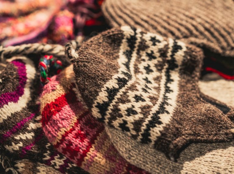 Jak prát pletené zimní čepice, šály a rukavice?