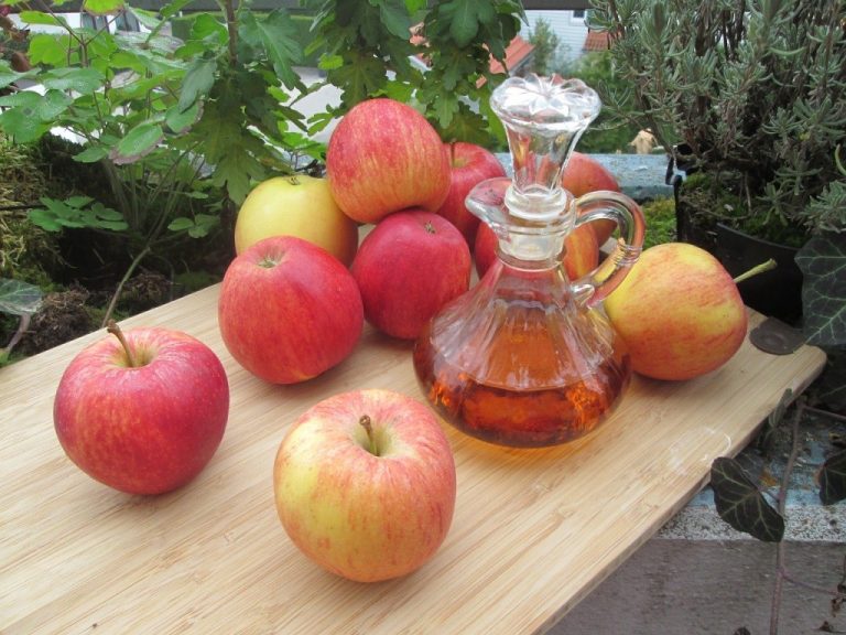 Jablečný ocet – jak ho využít při úklidu nebo odstraňování skvrn?