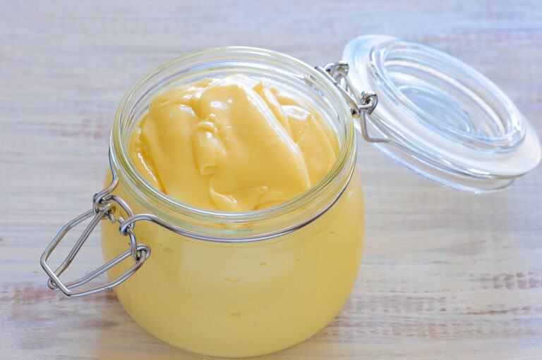 Jak odstranit skvrny od majonézy z koberce?